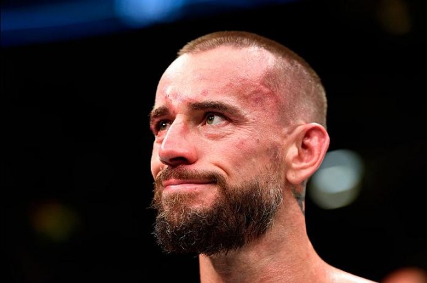 CM Punk perdeu rápido em sua estreia no UFC. Foto: Divulgação/UFC