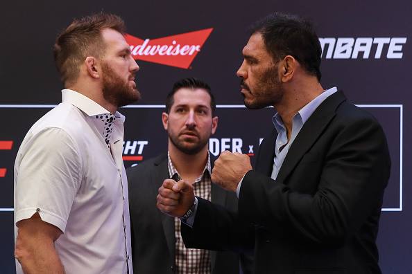 Bader (esq) e Minotouro (medem forças na luta principal do UFC São Paulo. (Foto: UFC / Divulgação)