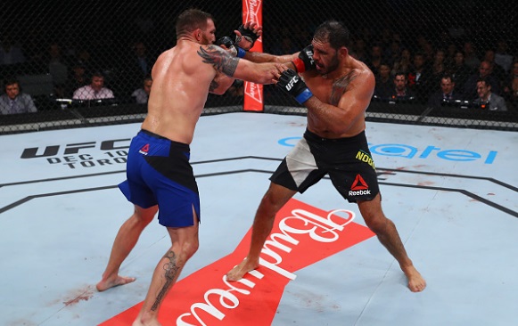Bader atropelou Minotouro na luta principal do UFC São Paulo. (Foto: Getty)