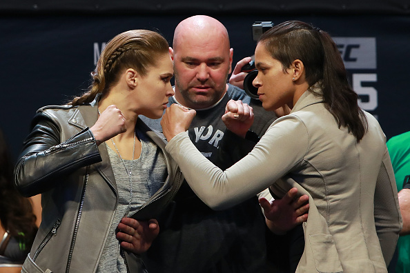 Ronda (esq) e Nunes (dir) se enfrentam no UFC 207. (Foto: Getty Images)