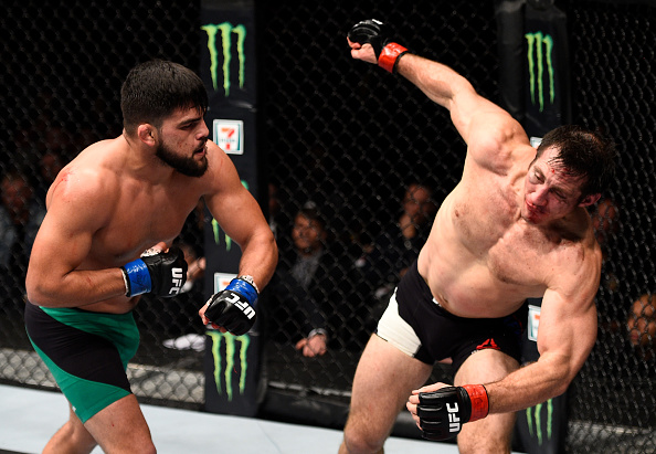 Gastelum (esq) nocauteou Kennedy no UFC 206. (Foto: Getty Images)