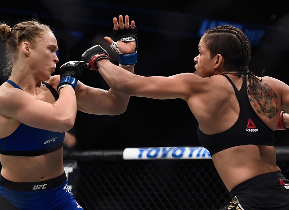 UFC 207 foi liderado pelo duelo entre A. Nunes e R. Rousey. (Foto: Getty Images)