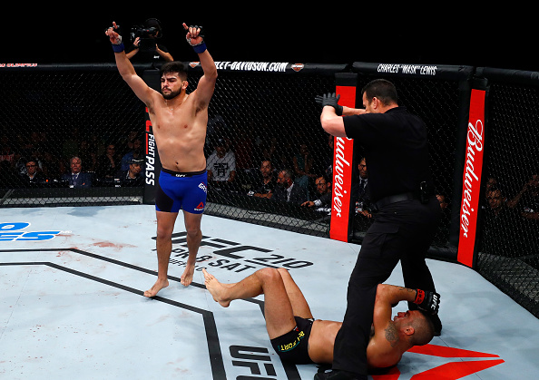 Gastelum nocauteou Belfort na luta principal do UFC Fortaleza. (Foto: Getty Images)