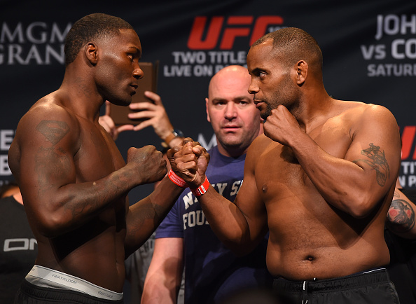 Cormier (esq) e Johnson (dir) vão fazer revanche pelo cinturão (Foto:Josh Hedges/UFC)