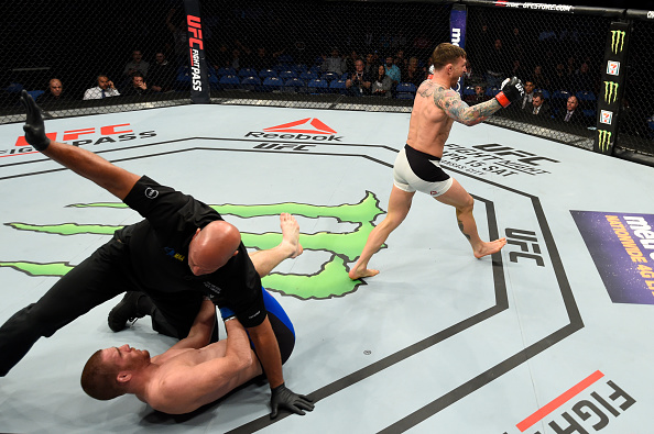 Gillespie nocauteou Holbrook em 21 segundos (Foto: Josh Hedges/UFC)