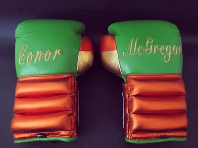 Luvas que serão usadas por McGregor (Foto: Reprodução/Instagram)