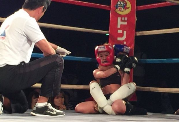 Momo Shimizu, de apenas 12 anos, vence em sua estreia no MMA amador. Foto: Reprodução: Gong Magazine