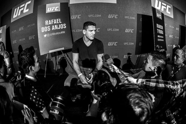 Ex-campeão R. Dos Anjos estreia no meio-médio (Foto: Reprodução Facebook UFC)