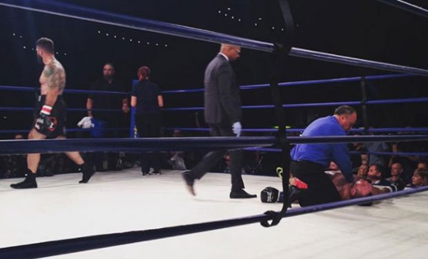 Hague (dir.) faleceu após ser nocauteado em luta de boxe. Foto: Reprodução/Instagram/sarahkaufmanmma