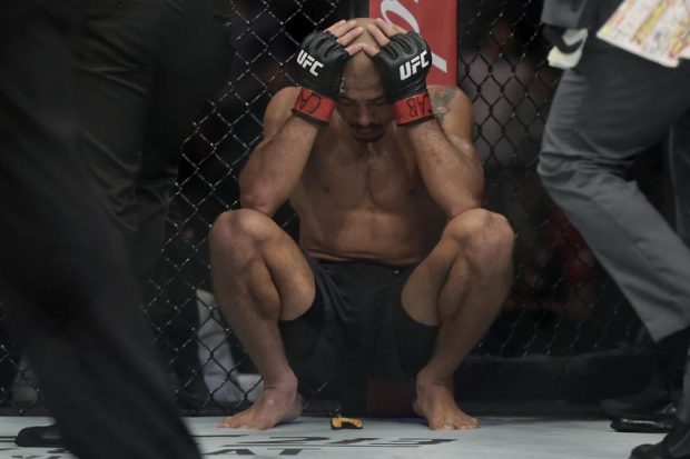 Aldo foi flagrado chorando após derrota no UFC 212 (Foto: Inovafoto)