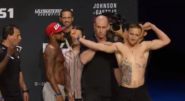 J. Gaethje (dir) provoca M. Johnson (esq) (Foto: Reprodução/Youtube/UFC)