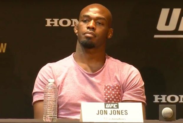 Jones revelou relação abalada com Dana (Foto: Reprodução/Youtube UFC)