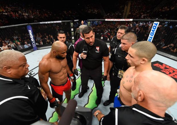Romero x Whittaker foi Luta da Noite (Foto: Reprodução/Facebook/UFC)
