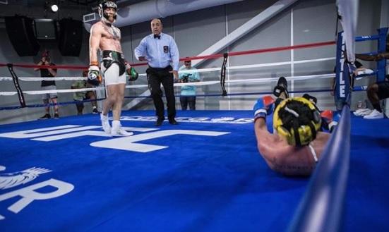 C. McGregor em sparring com P. Malinaggi (Foto: Reprodução Instagram ginger_bread_photos)