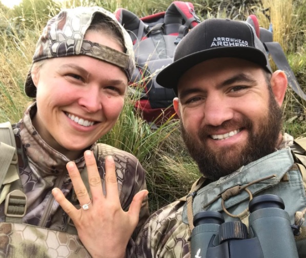 Ronda e Browne estão noivos desde abril (Foto: Reprodução Instagram travisbrownemma)