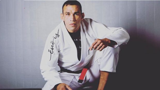 Werdum will have to provide services to the LGBT community. Photo: Reproduction / Instagramrm