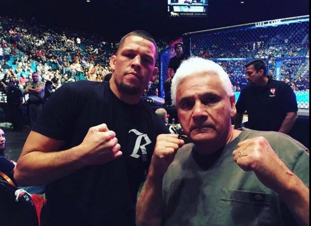 N. Diaz (left) poses with coach R. Perez (right) Photo: Reproduction Facebook Nate Diaz