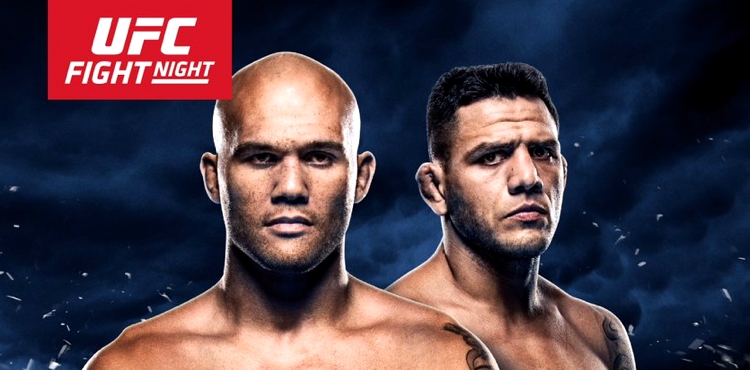 Dos Anjos (right) catches Lawler getting a title shot (Photo: UFC Brasil Disclosure)