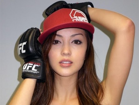 Jessica Cambensy 445x337 Vídeo: UFC estreia na China com duas novas ring girls