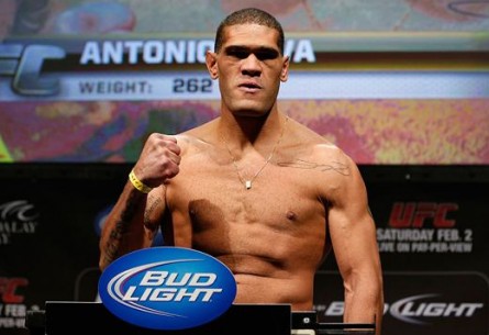 Pezão (foto) quer voltar ao UFC em setembro. Foto: Divulgação/UFC