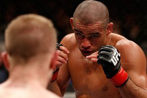 Triste por sair do UFC 161, Renan Barão garante: "Com certeza voltarei melhor"