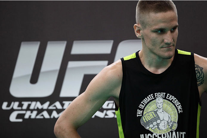 Ao lado de ex-esposa, Chope pede para que UFC reconsidere 