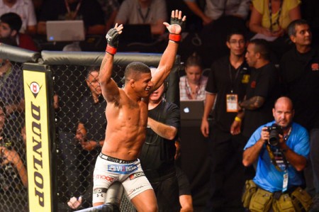 Durinho (foto) levantou a galera no Maracanãzinho com vitória sobre Giagos. Foto: Divulgação/UFC