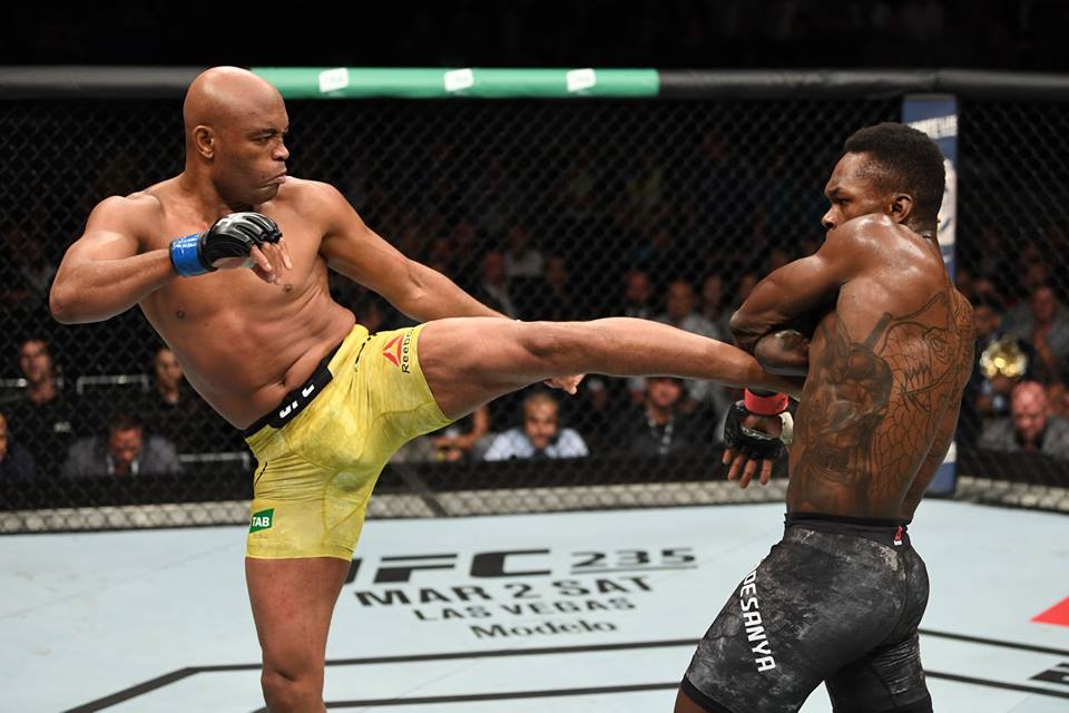 Anderson Silva rompe silêncio e provoca Adesanya após derrota no UFC ...