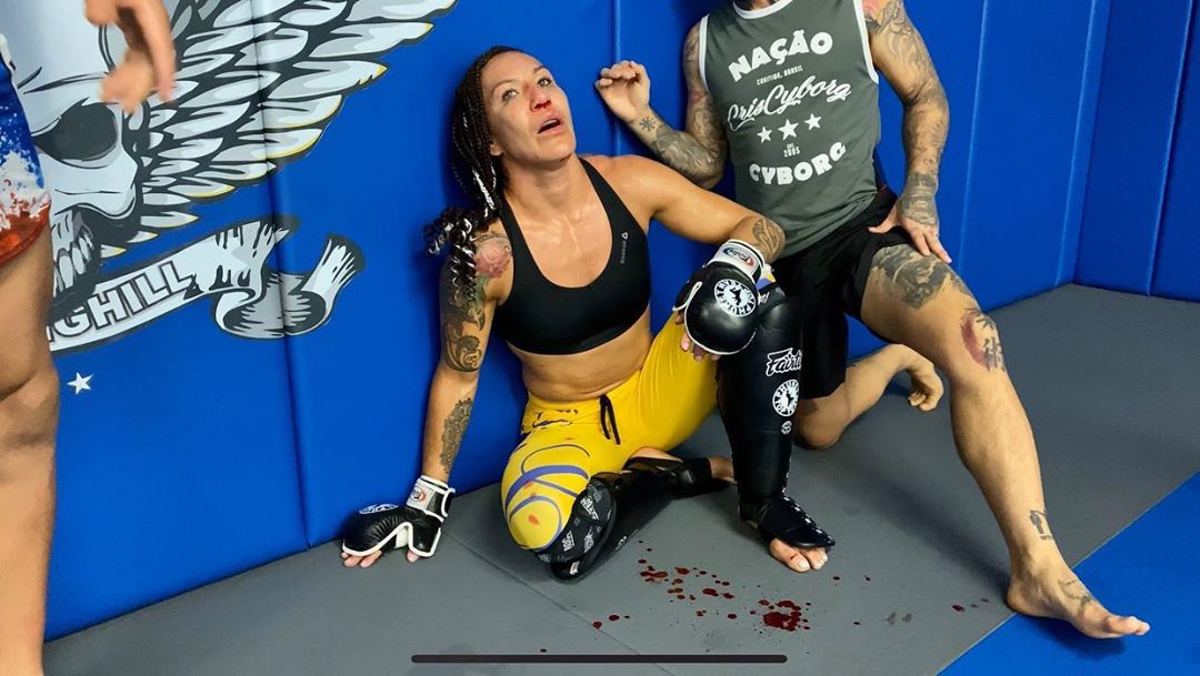 VÍDEO: Cris Cyborg quebra o nariz antes de luta por cinturão contra Julia B...