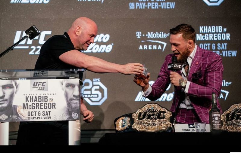 Dana White (esq.) e Conor McGregor (dir.) em coletiva pelo UFC. Foto: Reprodução/Instagram @thenotoriousmma