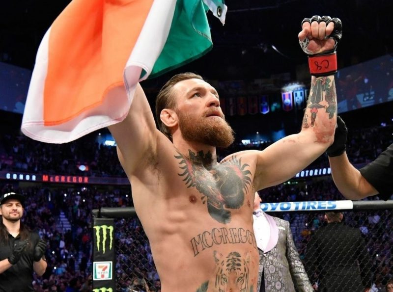 Conor McGregor ostenta a bandeira da Irlanda. Foto: Reprodução/Instagram