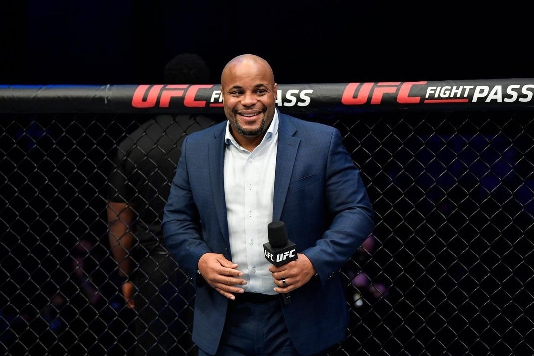 Daniel Cormier é um dos principais comentaristas do UFC. Foto: Reprodução/Instagram)