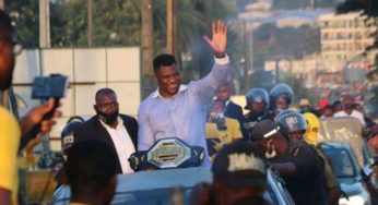 Vídeo: Após título histórico no UFC, Ngannou chega a Camarões e é recebido como herói pela população