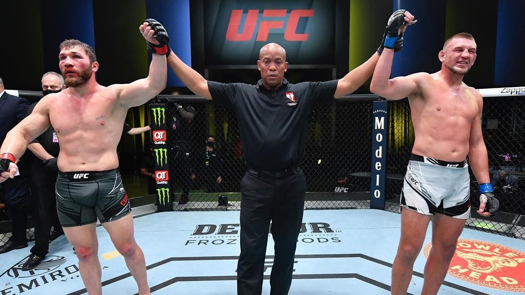 Após briga na pesagem, Ion Cutelaba e Dustin Jacoby empatam no UFC Las