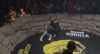 Vídeo: Lutador apaga 10 segundos após golpe certeiro e sofre nocaute bizarro