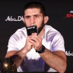 I. Makhachev ao lado do cinturão, Foto: Reprodução/YouTube UFC 294