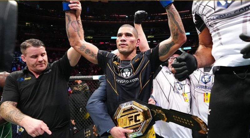 Alex Poatan conquistou o cinturão dos médios no UFC 281. Foto: Reprodução/Instagram