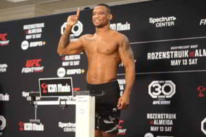 Jailton Malhadinho em pesagem para o UFC, (Foto: Reprodução/YouTube)