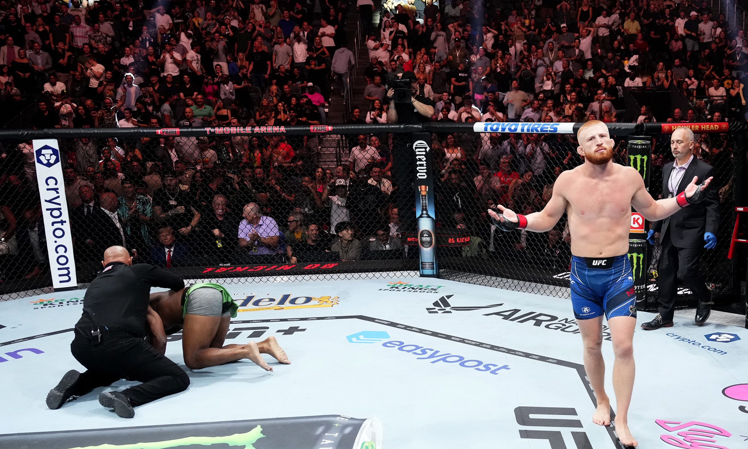 Октагон ufc. Уитакер юфс. Юфс 285. Бо никала. Бо никала.