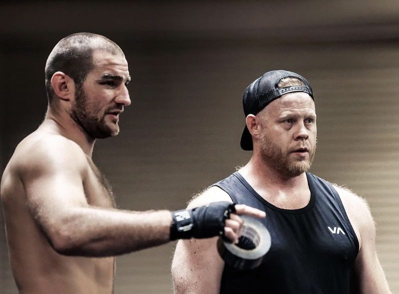 S. Strickland (esq) e seu treinador E. Nicksick (dir) em treinamento. Foto: Reprodução/Instagram @eric_xcmma