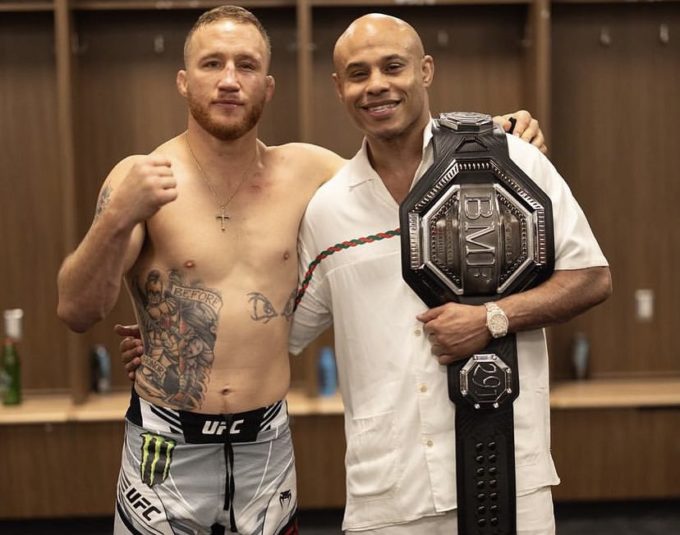 Justin Gaethje e Ali Abdelaziz após UFC 291. Foto: Reprodução/Instagram @aliabdelaziz