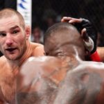 San Strickland ataca Israel Adesanya no UFC 293. Foto: Reprodução/Instagram