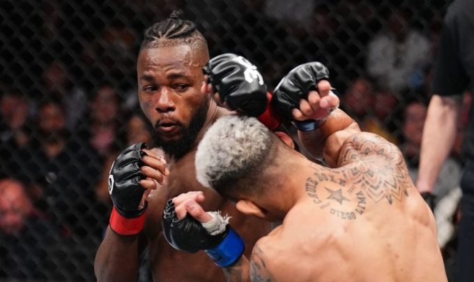 Lipe Detona mostra coração, mas é superado por Manel Kape no UFC 293. Foto: Reprodução/Instagram/@ufc