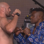 Tyson Fury e Francis Ngannou protagonizam encarada inusitada antes de duelo histórico no boxe. Foto: Reprodução/Twitter