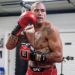 Alex Poatan se apresenta no UFC 295 pelo título dos meio-pesados. Foto: Reprodução/Instagram @ufcbrasil
