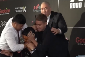 VÍDEO: Lutador japonês joga molho em rival e provoca confusão em coletiva de MMA. Foto: Reprodução/Road FC
