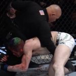 Brasileiro confunde árbitro com adversário e protagoniza cena bizarra no UFC. Foto: Reprodução/Twitter