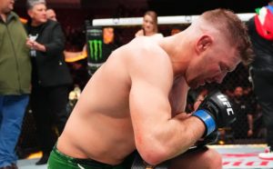 Dricus du Plessis topa enfrentar Alex Poatan e abre caminho para superluta entre campeões no UFC. Foto: Reprodução/Instagram/UFC