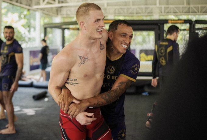 Ian Garry ao lado de C. Do Bronx na Chute Boxe Diego Lima no UFC. Foto: Reprodução/Instagram @iangarry