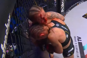 IMAGEM FORTE: Cotovelada brutal abre ‘buraco’ em testa de lutadora de MMA. Foto: Reprodução/YouTube
